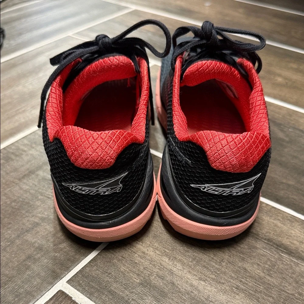 Altra Women's Black and Coral Running Shoes - Picture 4 of 6